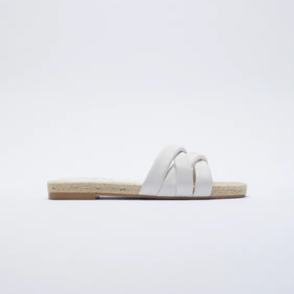 🌹NWT. Zara White Leather Sandals. Size 8.